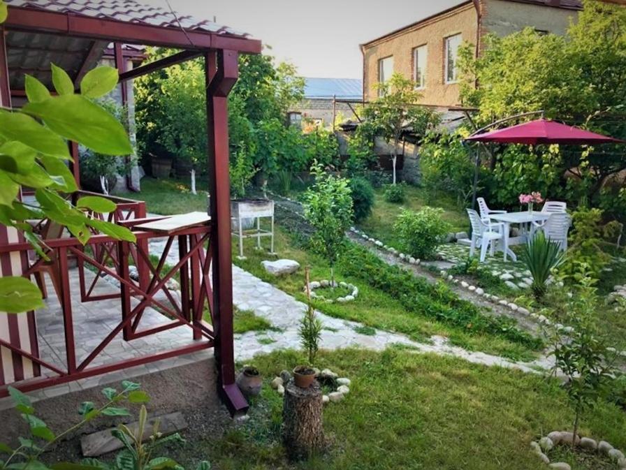 Guesthouse Lilia &Wine Celler Telavi Eksteriør bilde