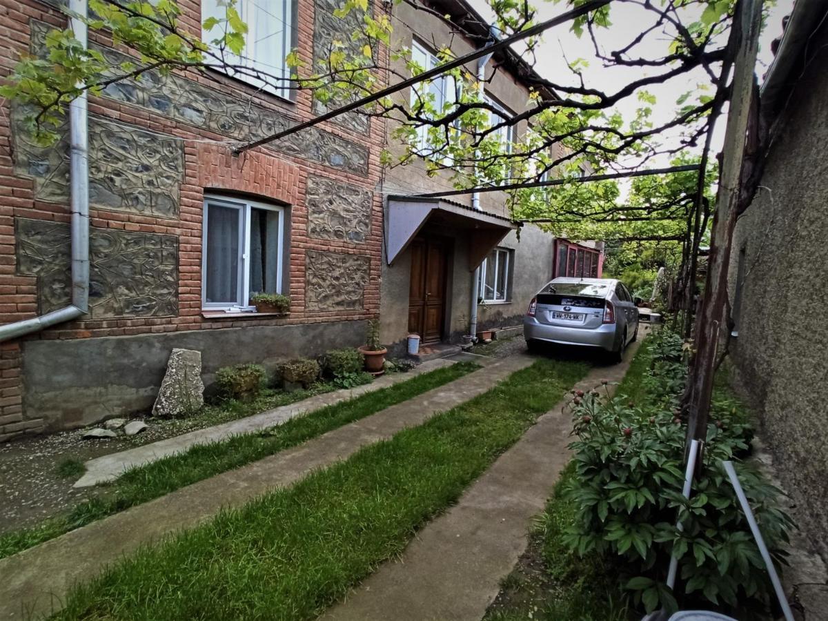 Guesthouse Lilia &Wine Celler Telavi Eksteriør bilde